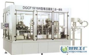 DGCF系列等壓灌裝沖瓶封口三合一體機(jī) 張家港引領(lǐng)飲料包裝新效率